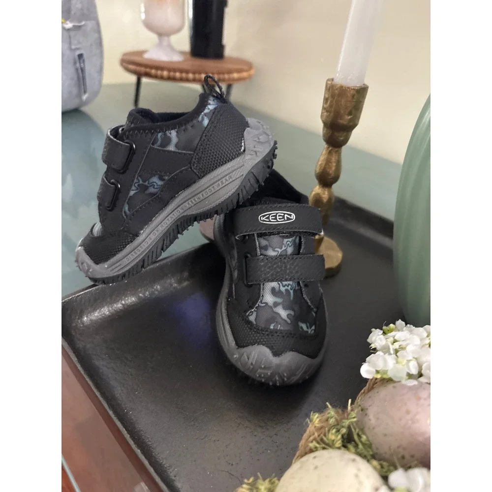 Keen infant toddler boys size 5 Speed Hound tennis shoes outdoor play water NEW